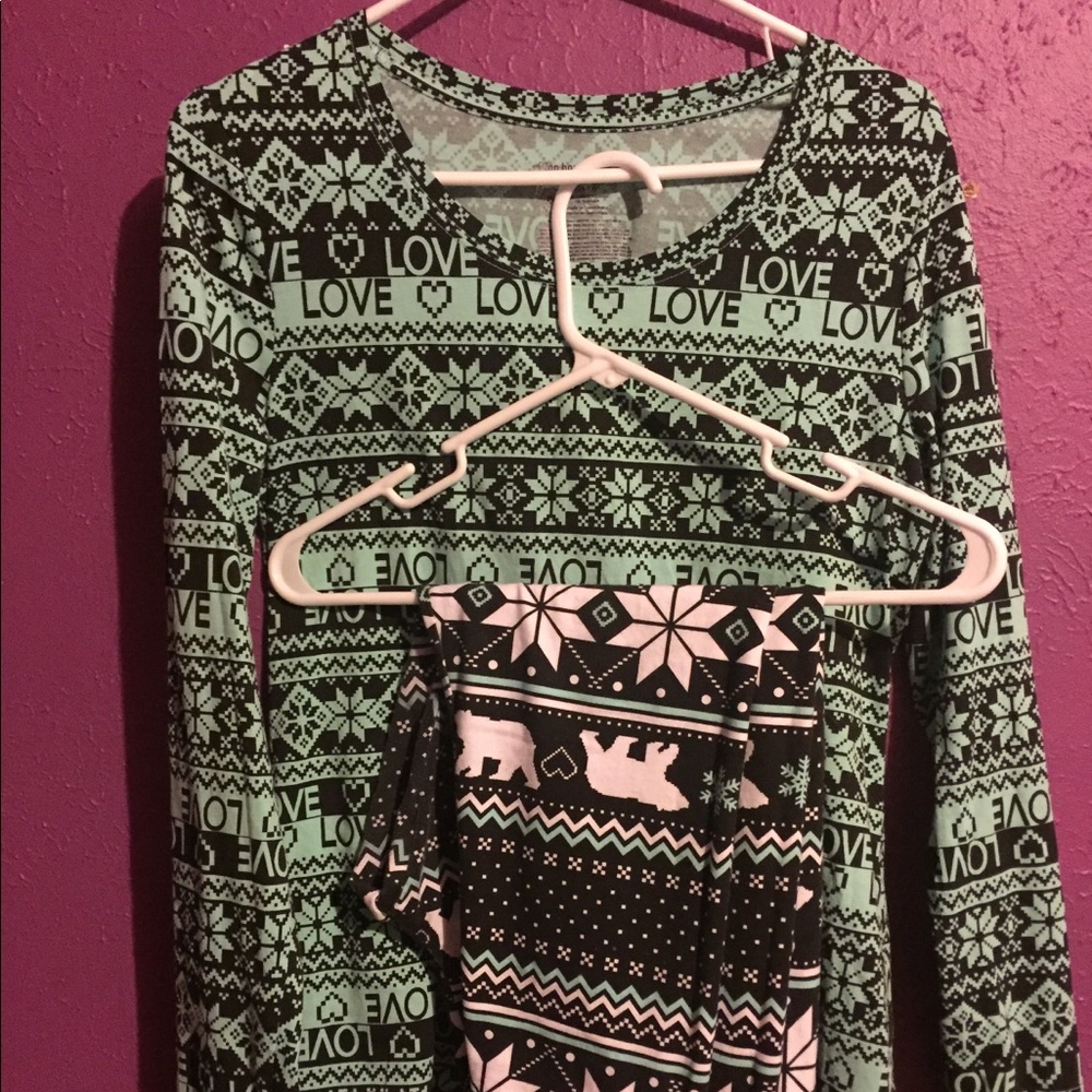 💕2 for $7💕 Long sleeve top and leggings XL
